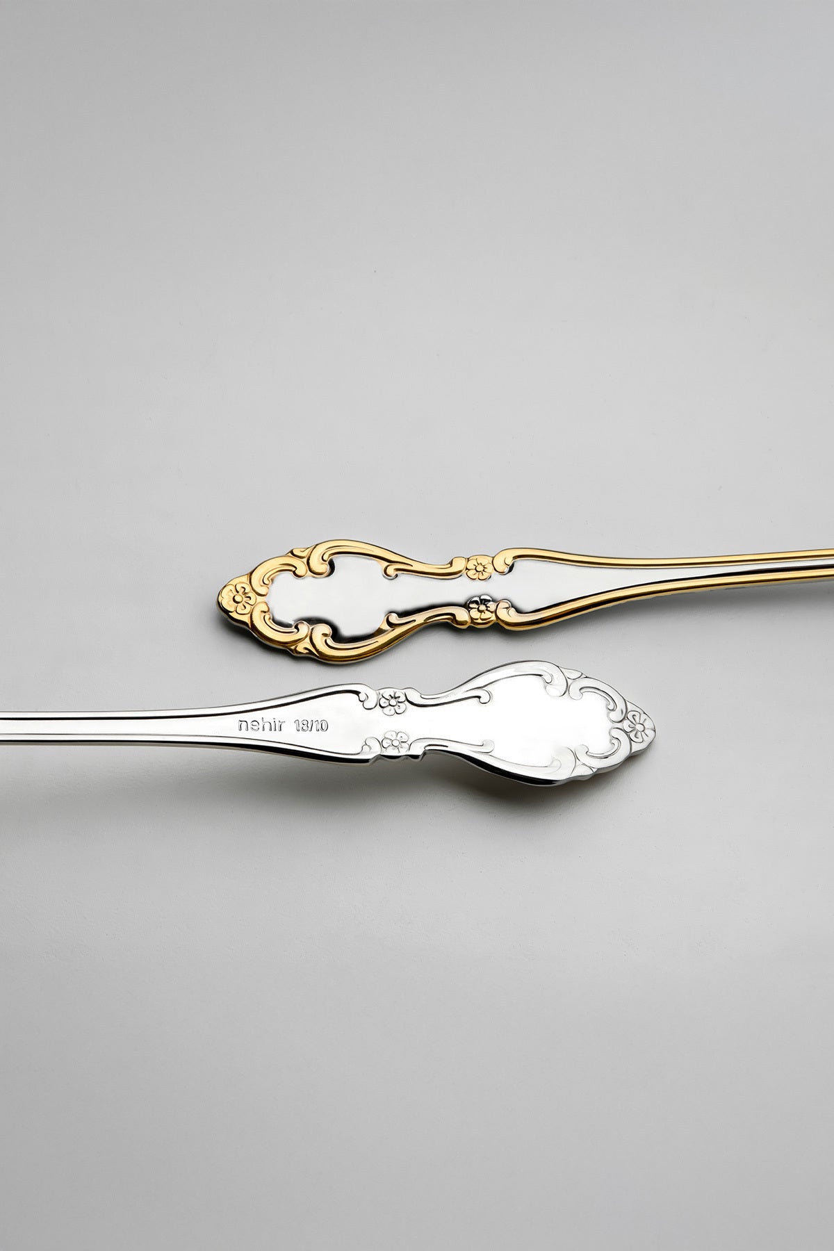 Adriana Gold Plain 12 Person 89 Piece Boxed Cutlery Set