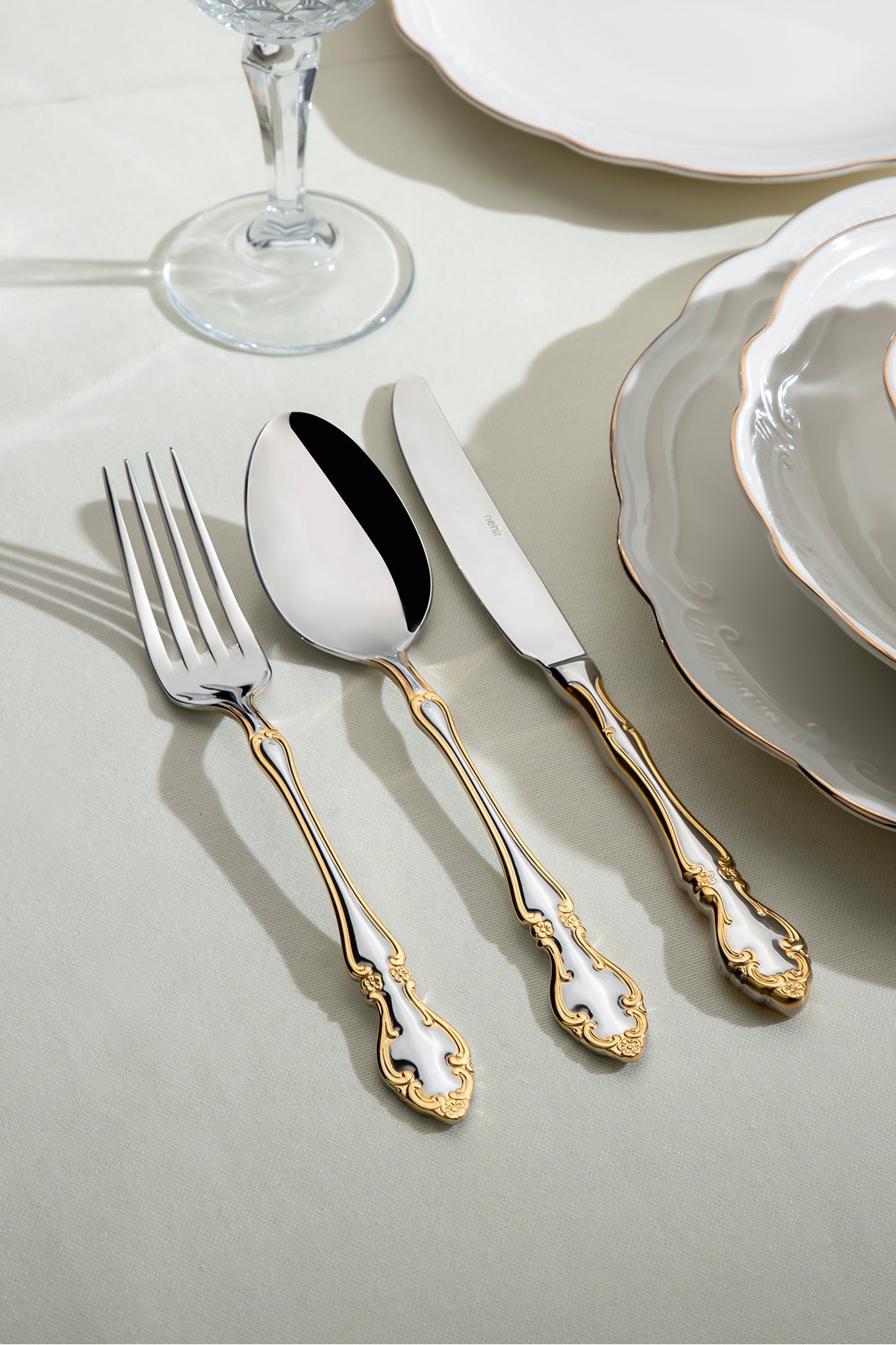 Adriana Gold Plain 12 Person 89 Piece Boxed Cutlery Set