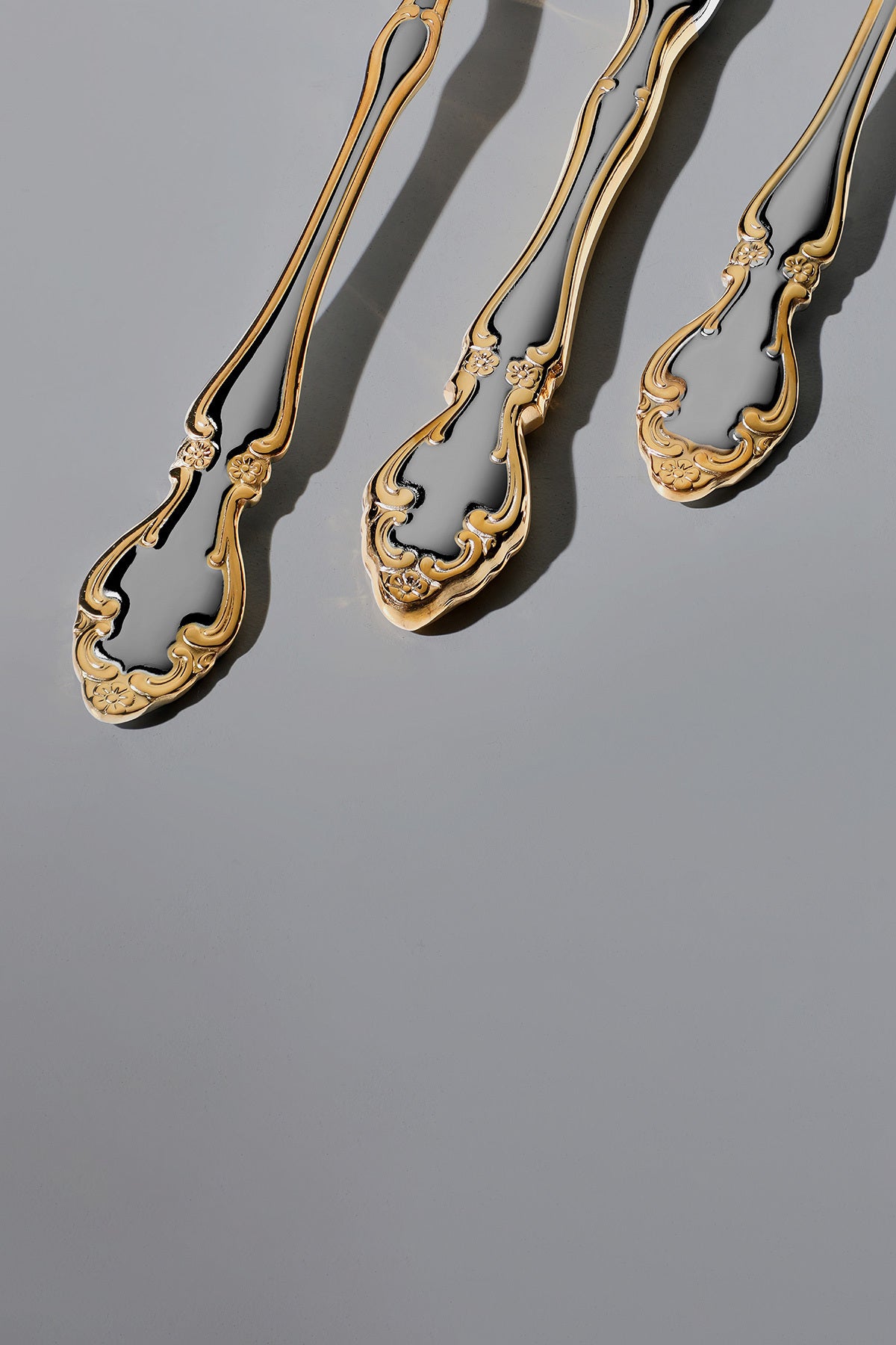 Adriana Gold Satin 12 Person 89 Piece Boxed Cutlery Set