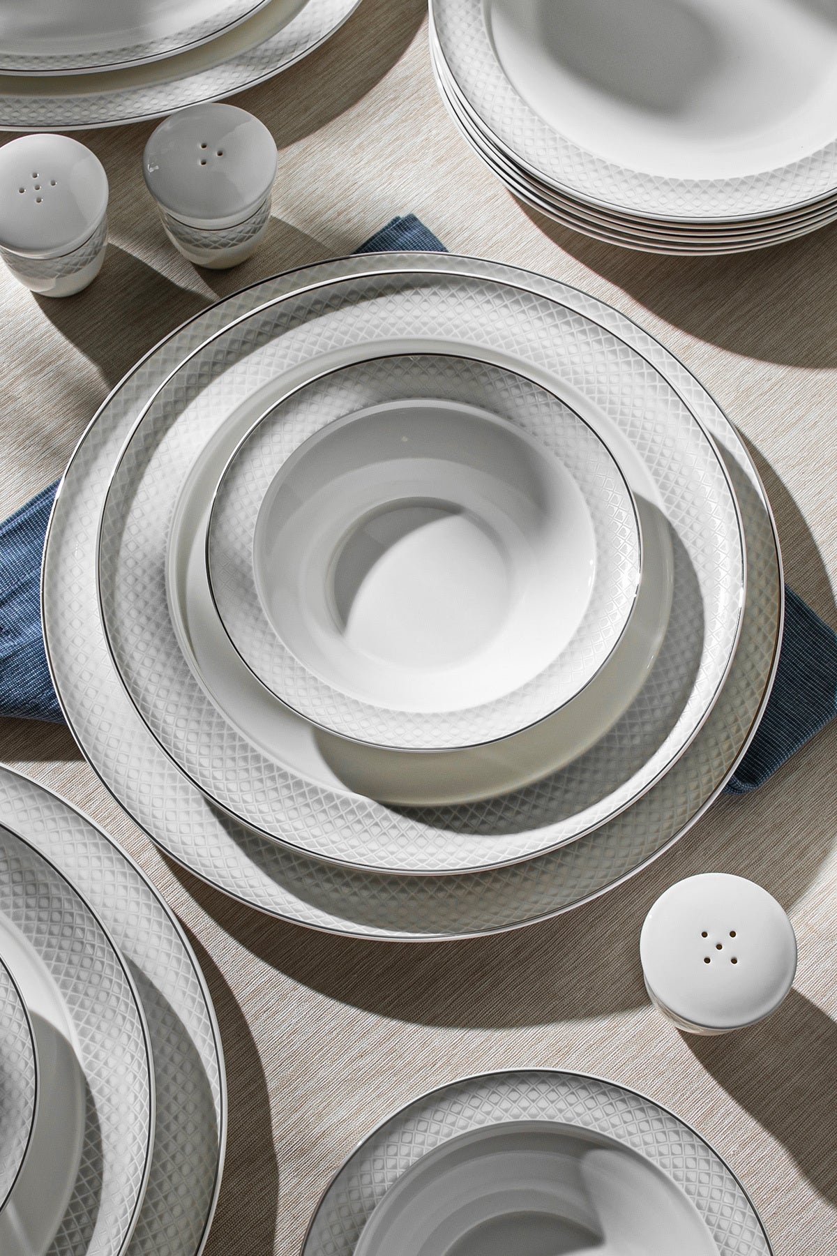 Camelia Platinum Gilded 28-Piece Porcelain Dinner Set