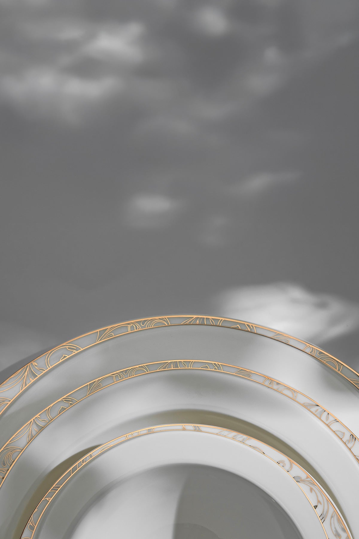 Carla Pearl 28-Piece Porcelain Dinner Set