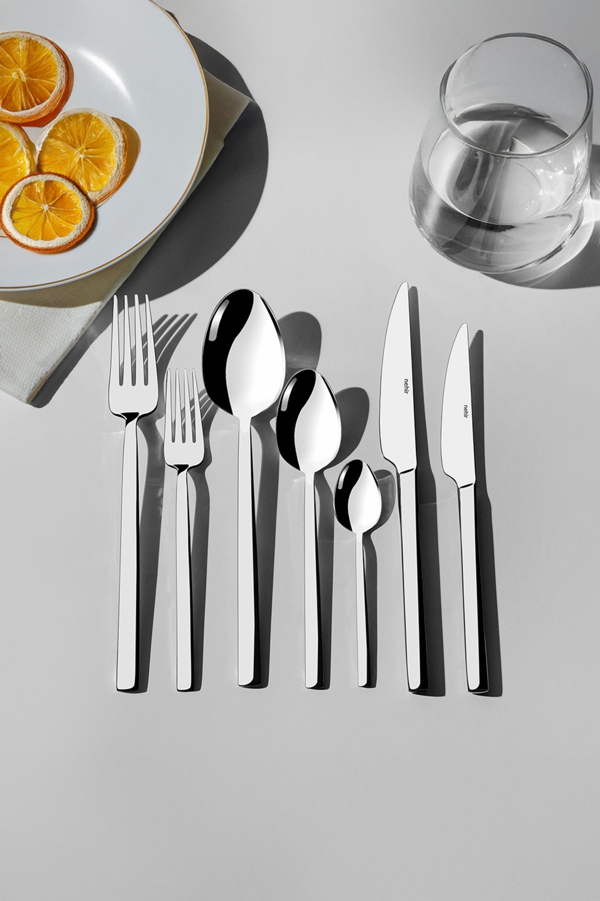 Dalyan Plain 12 Person 84 Piece Cutlery Set in Leather Box