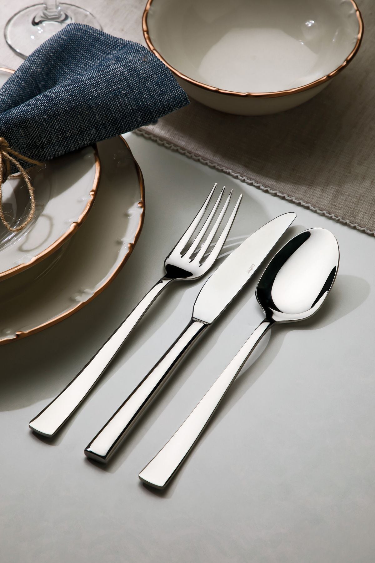 Deniz Sade 18 Piece Boxed Cutlery Set for 6 People