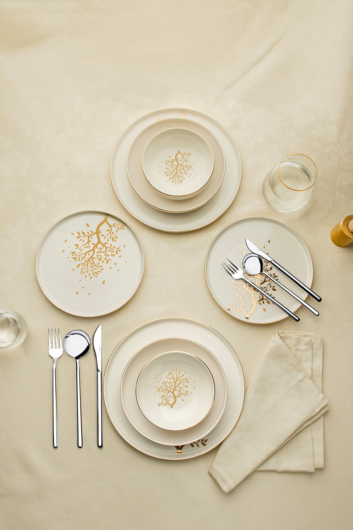 Duru 24 Piece Tree of Life Porcelain Dinner Set for 6 People