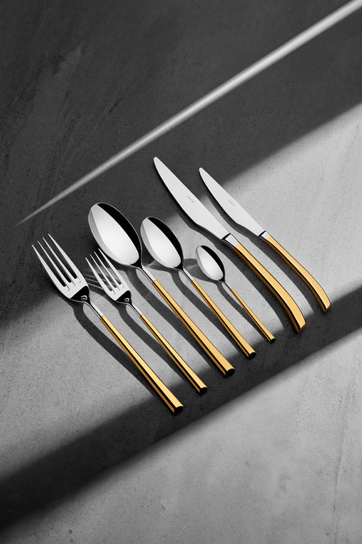 Elegance Gold Plain 12 Person 84 Piece Boxed Cutlery Set