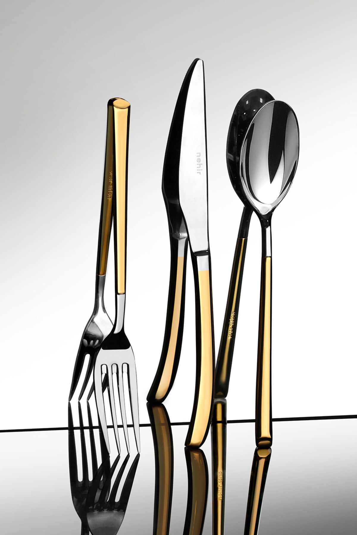 Elegance Gold Plain 12 Person 84 Piece Boxed Cutlery Set