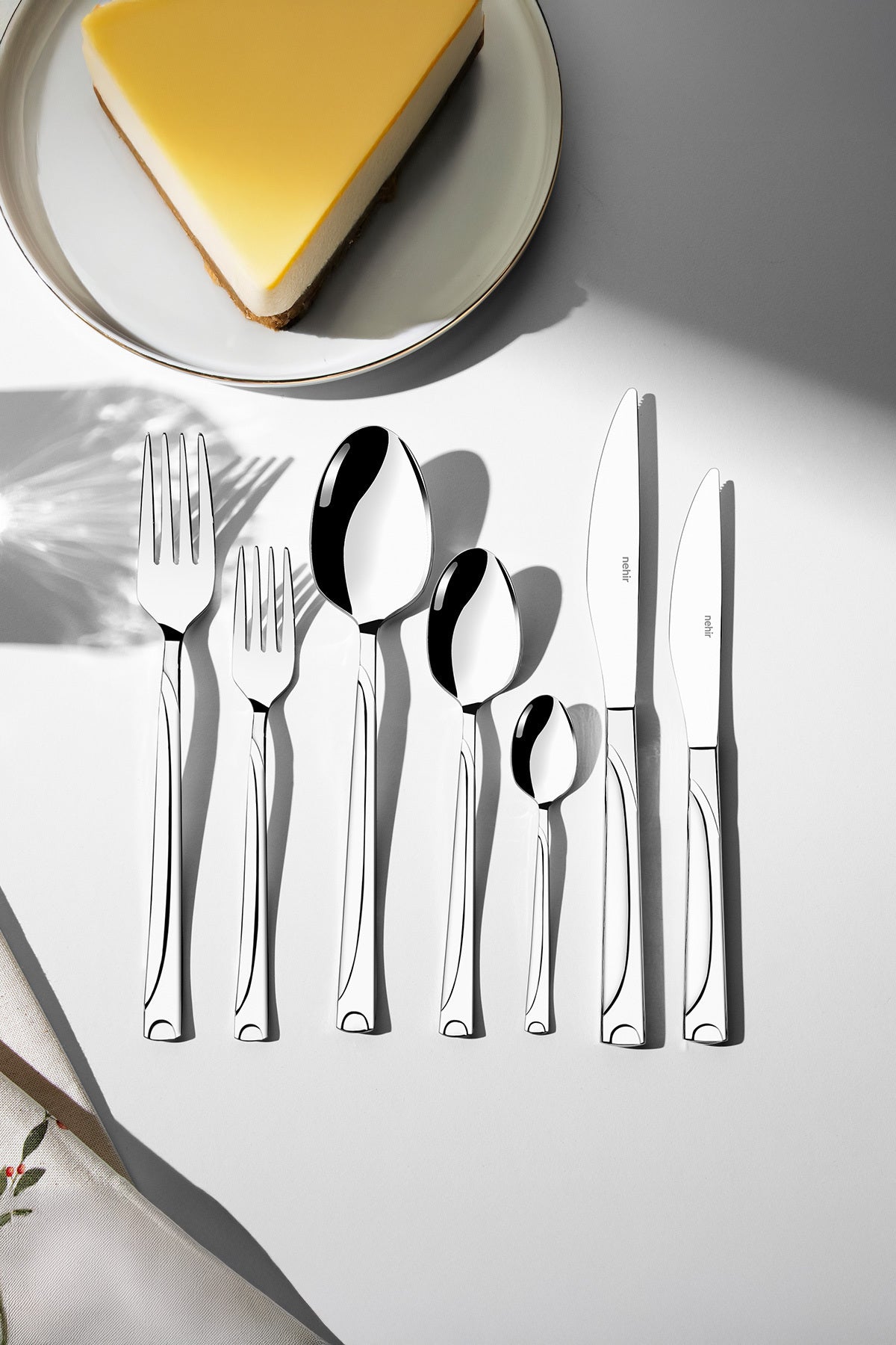 Fiesta Sade 12 Kişilik 84 Parça Deri Kutulu Çatal Kaşık Bıçak Takımı