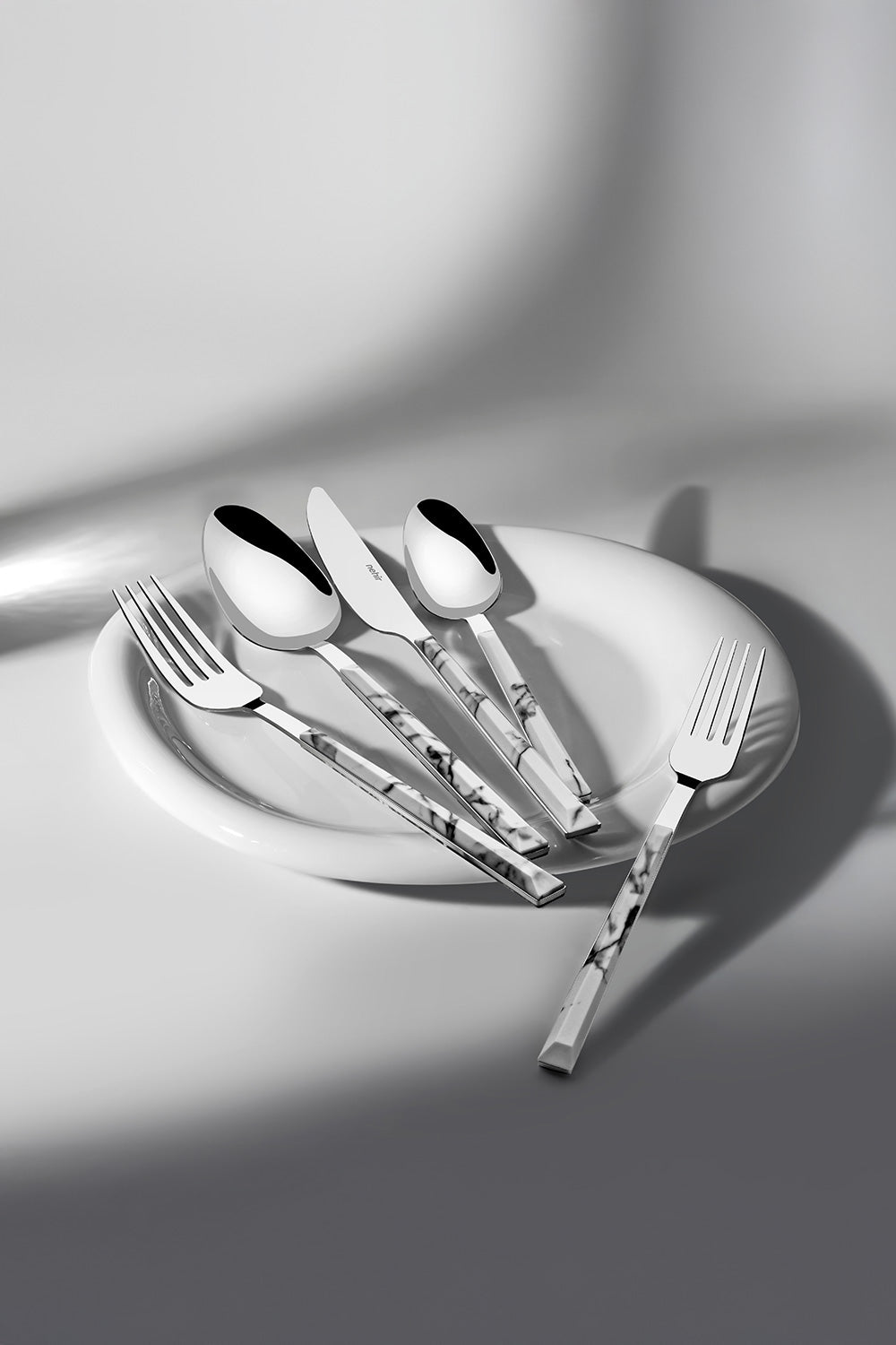 Flora White 6-Person Patterned 30-Piece Boxed Cutlery Set