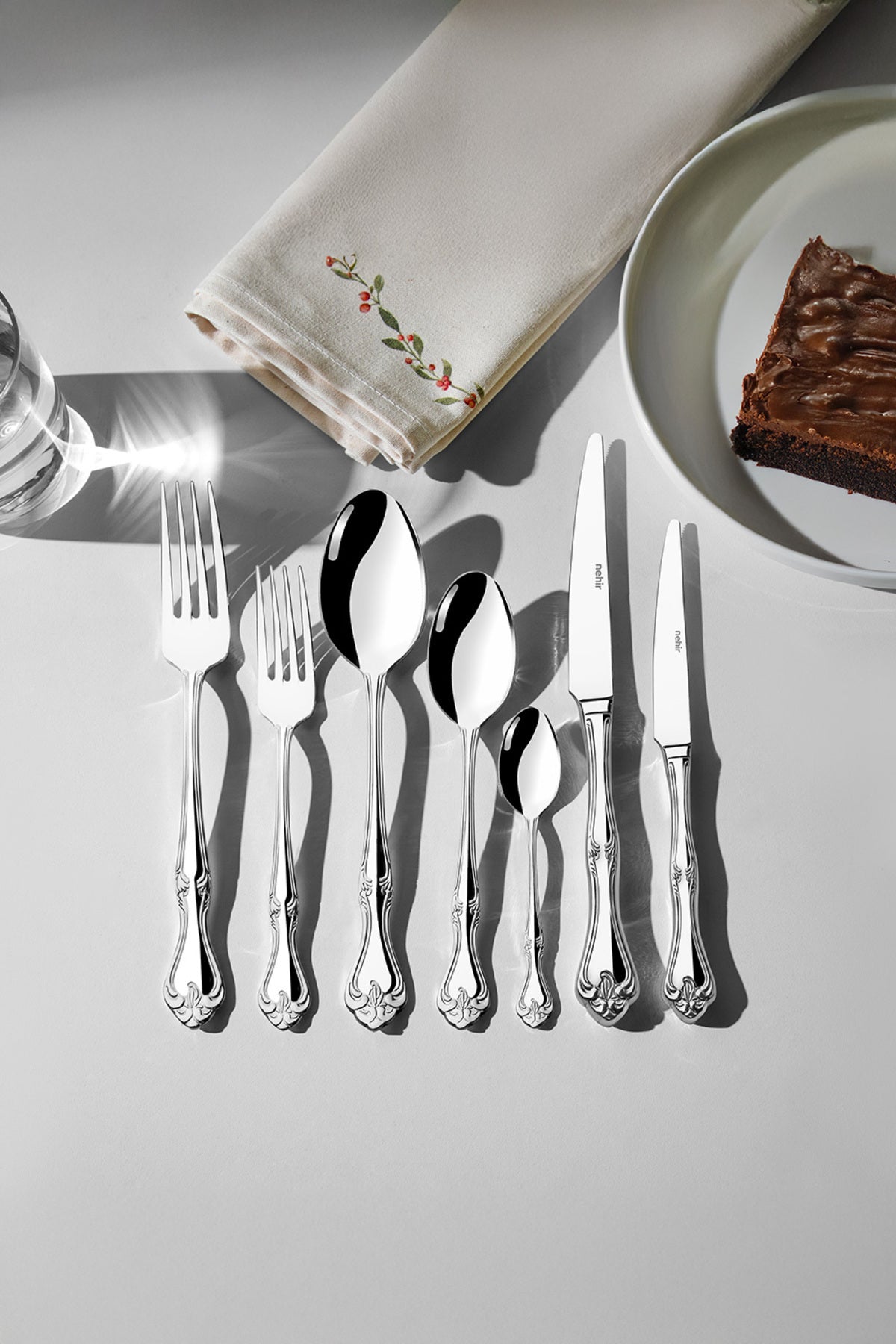 Lalezar Plain 12 Person 89 Piece Cutlery Set with Leather Box