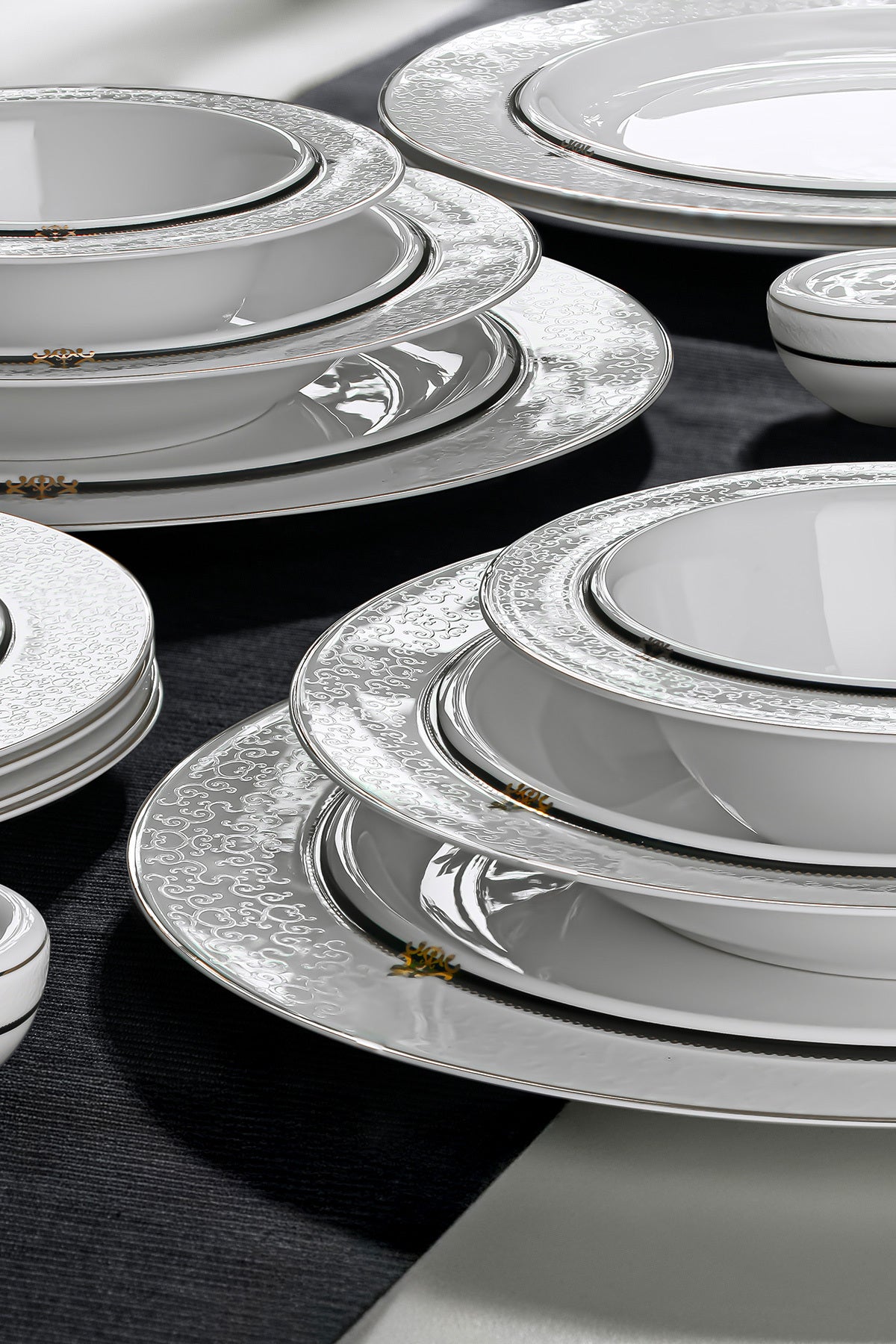 Margaret Black Dream 57-Piece Porcelain Dinner Set