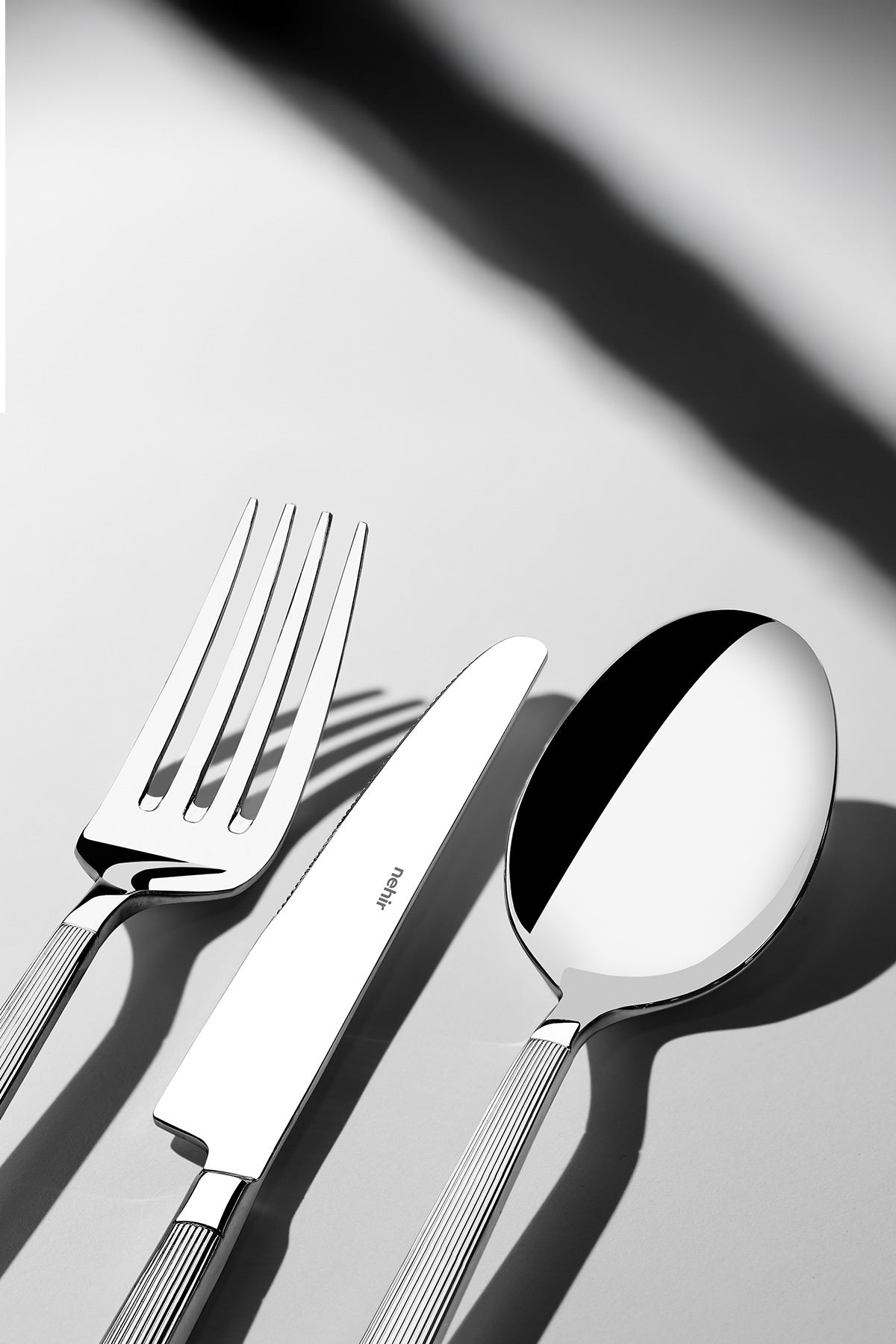 Maria Sade 12 Person 84 Piece Cutlery Set in Leather Box