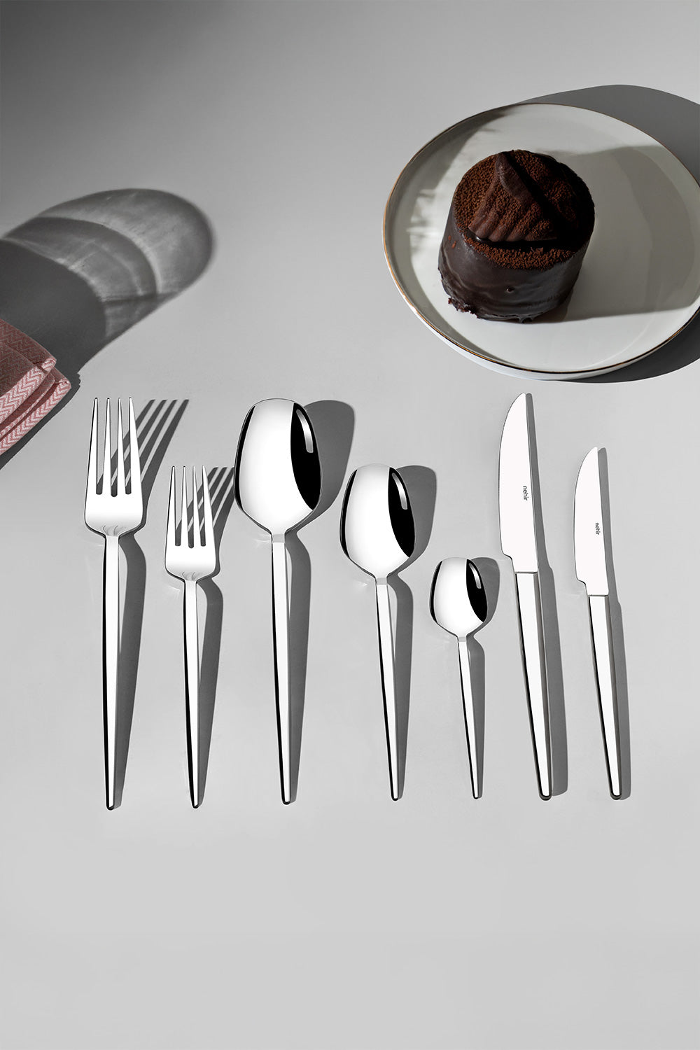 Milas Plain 12-Person 84-Piece Cutlery Set in Leather Box