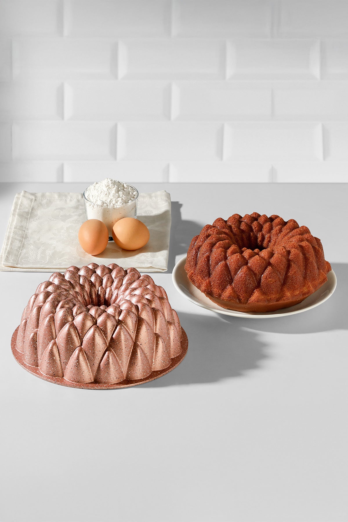 Nove Rose Gold Casting Cake Mold 24 cm