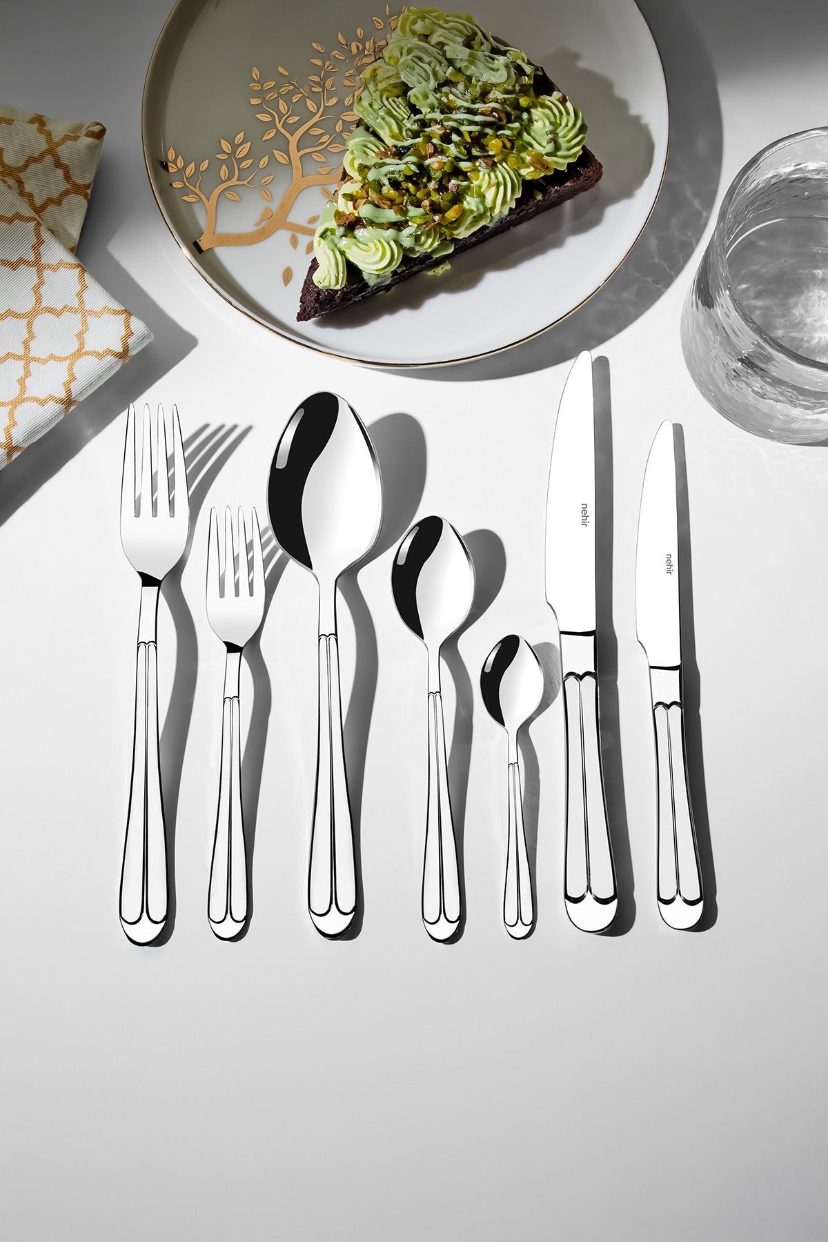 Saray Plain 12 Person 84 Piece Cutlery Set in Leather Box