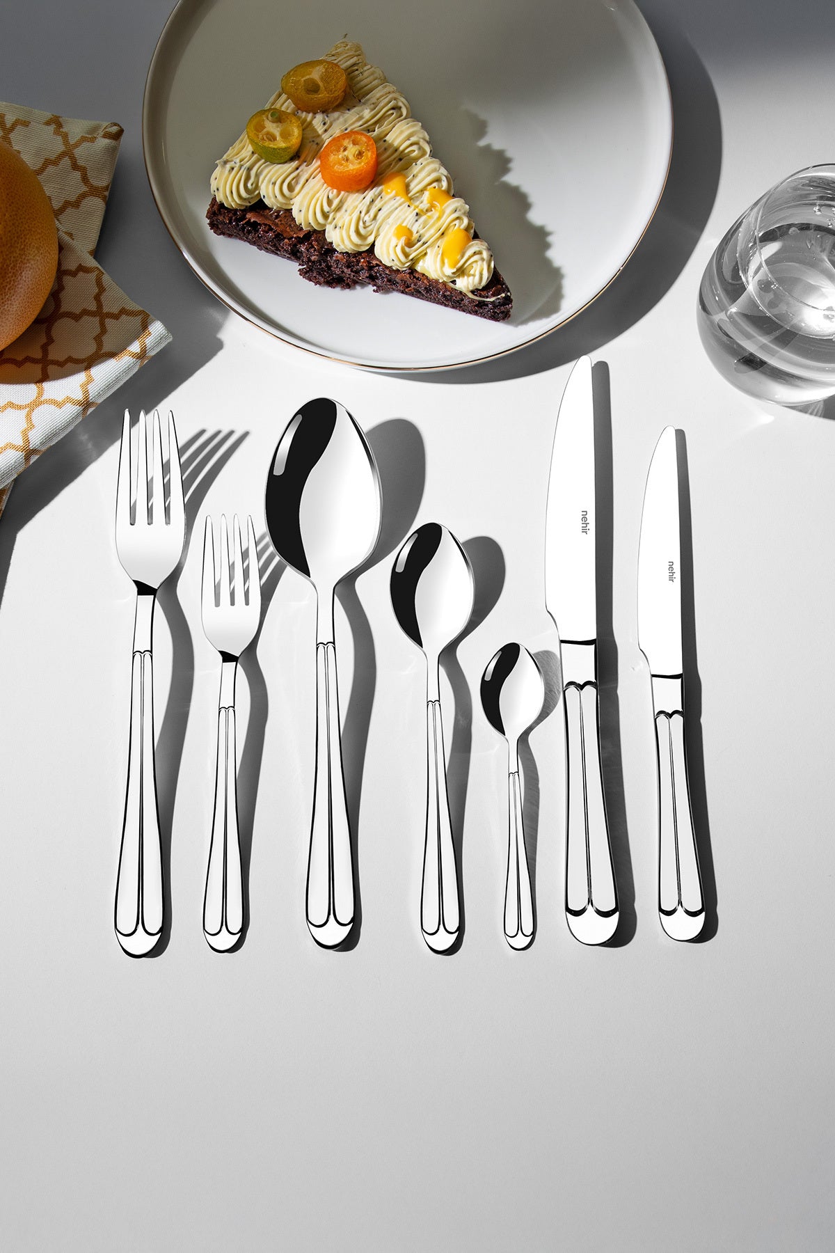 Saray Plain 12 Person 89 Piece Cutlery Set in Leather Box