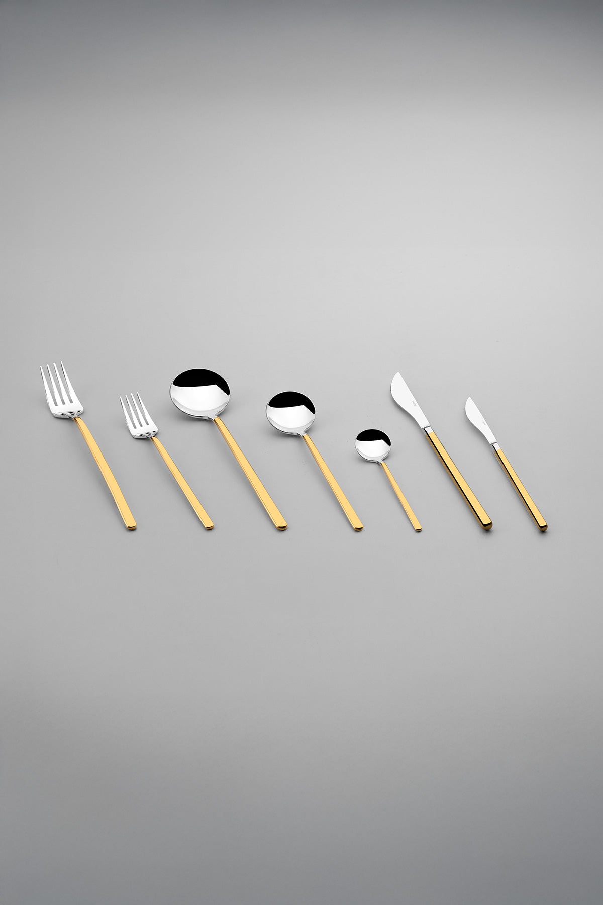 Sofia Gold Plain 12 Person 89 Piece Boxed Cutlery Set