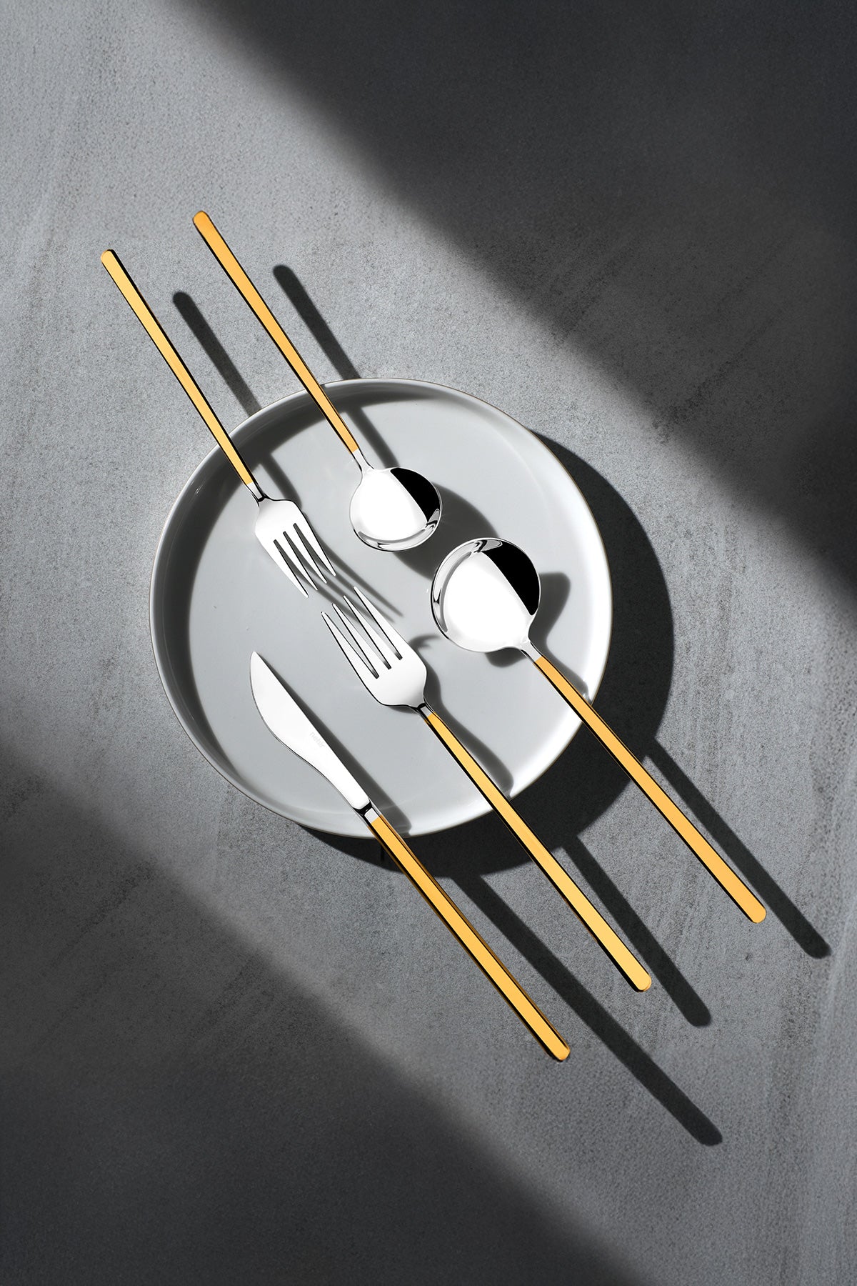 Sofia Gold Plain 30 Piece Boxed Cutlery Set for 6 People