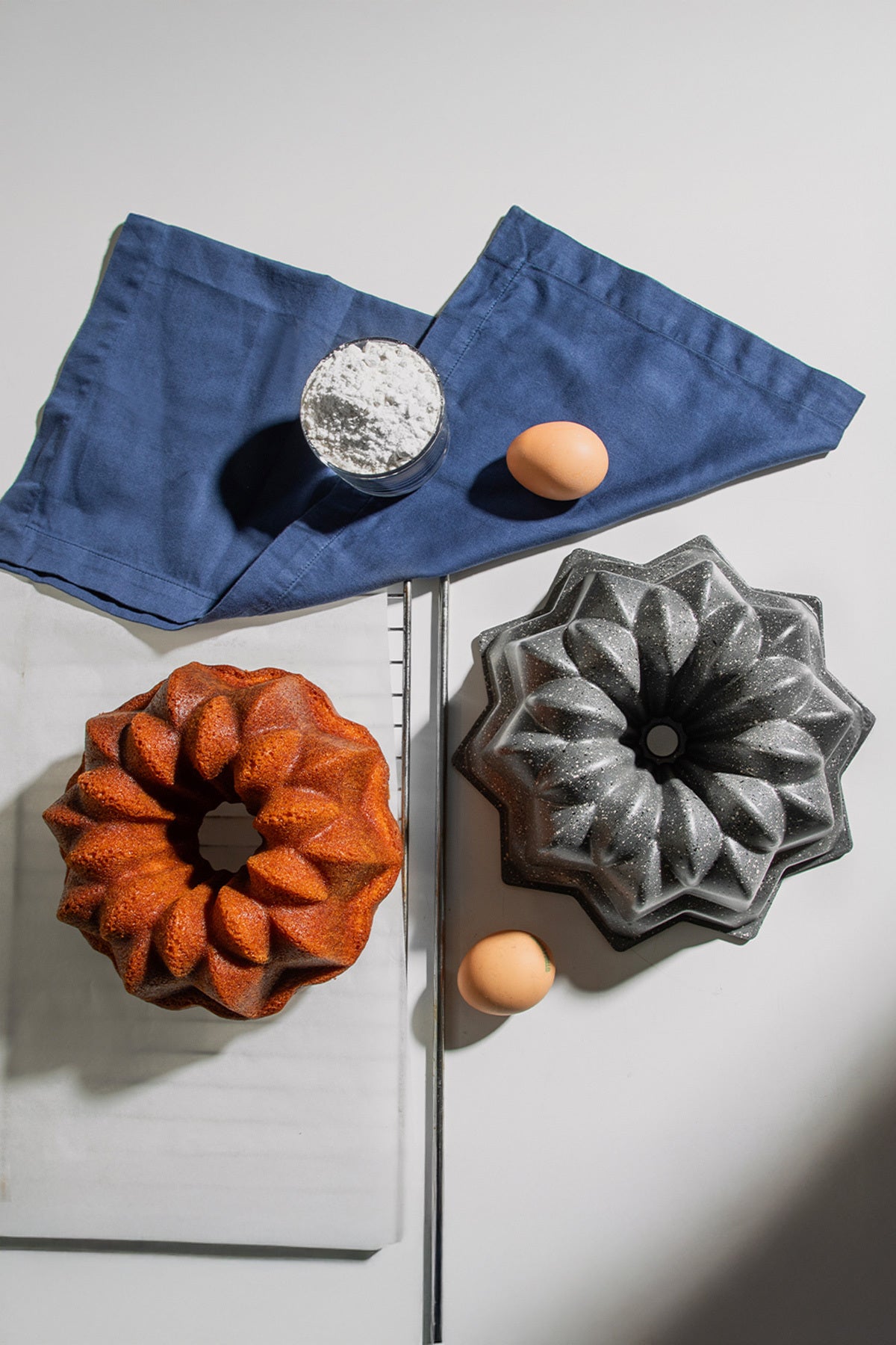 Steve Gri Döküm Kek Kalıbı 24.5 Cm