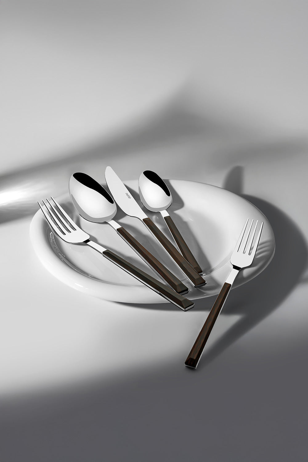 Viola Wooden 6-Person Patterned 30-Piece Boxed Cutlery Set