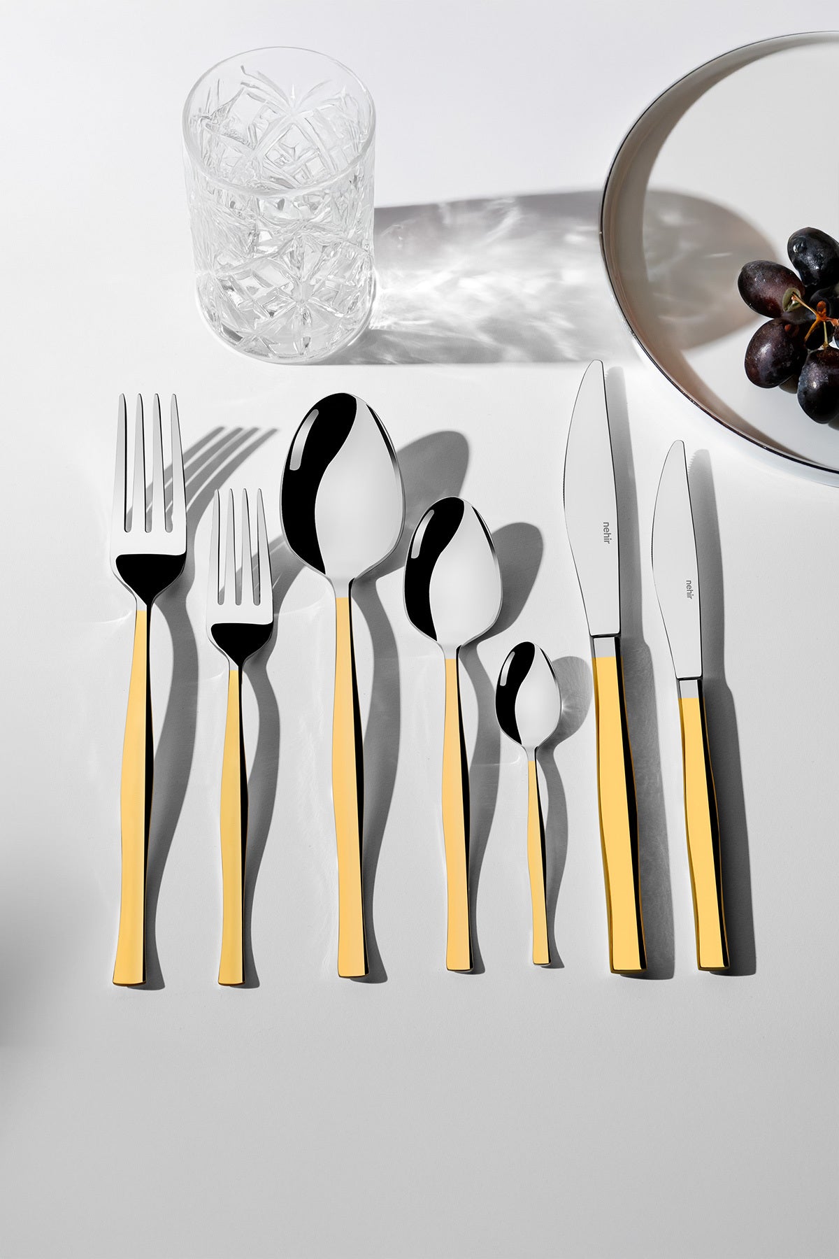 Elegant Gold Plain 12 Person 84 Piece Boxed Cutlery Set