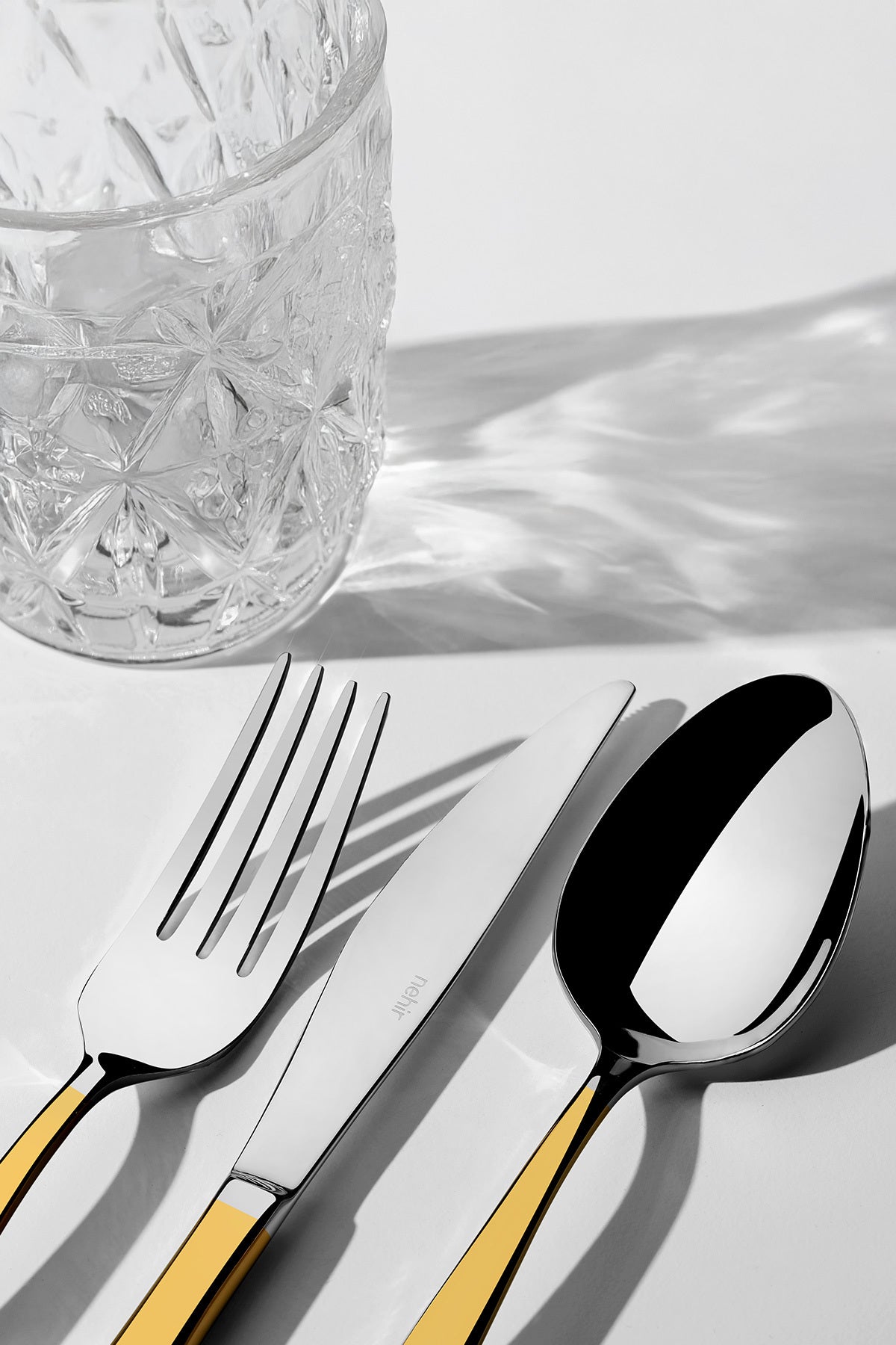 Elegant Gold Plain 12 Person 84 Piece Boxed Cutlery Set