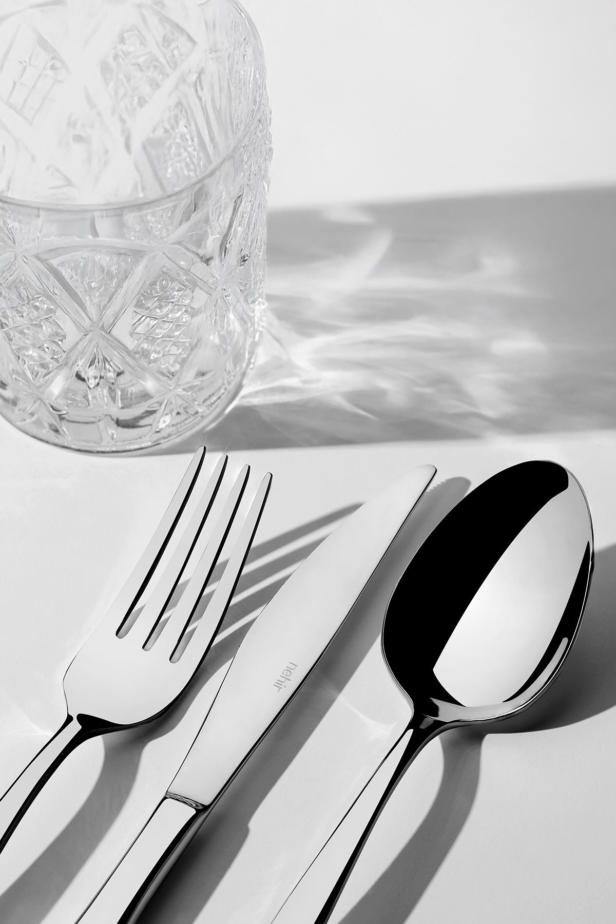 Elegant Simple 12 Person 84 Piece Leather Boxed Cutlery Set