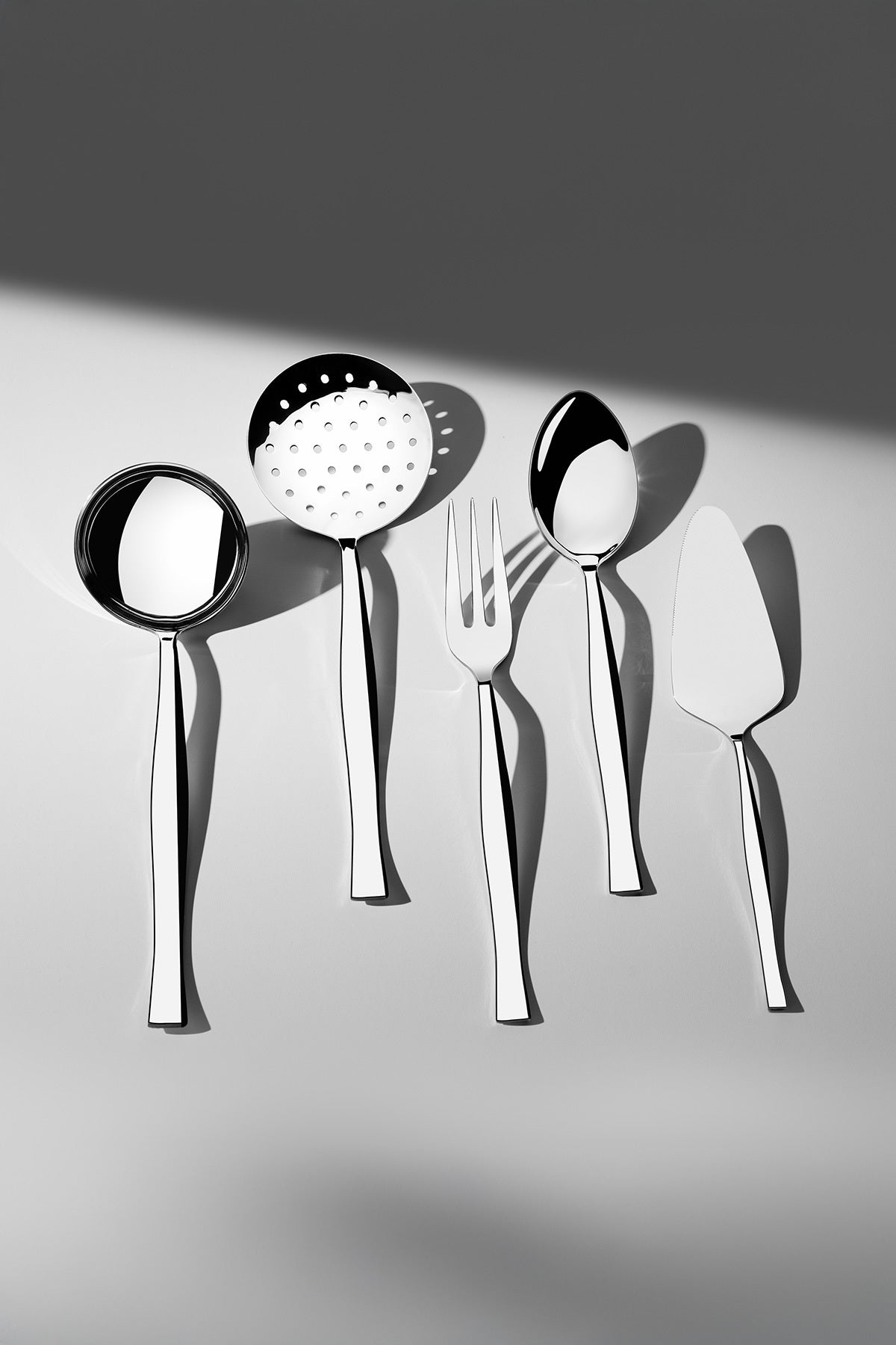 Elegant Simple 12 Person 89 Piece Cutlery Set with Leather Box