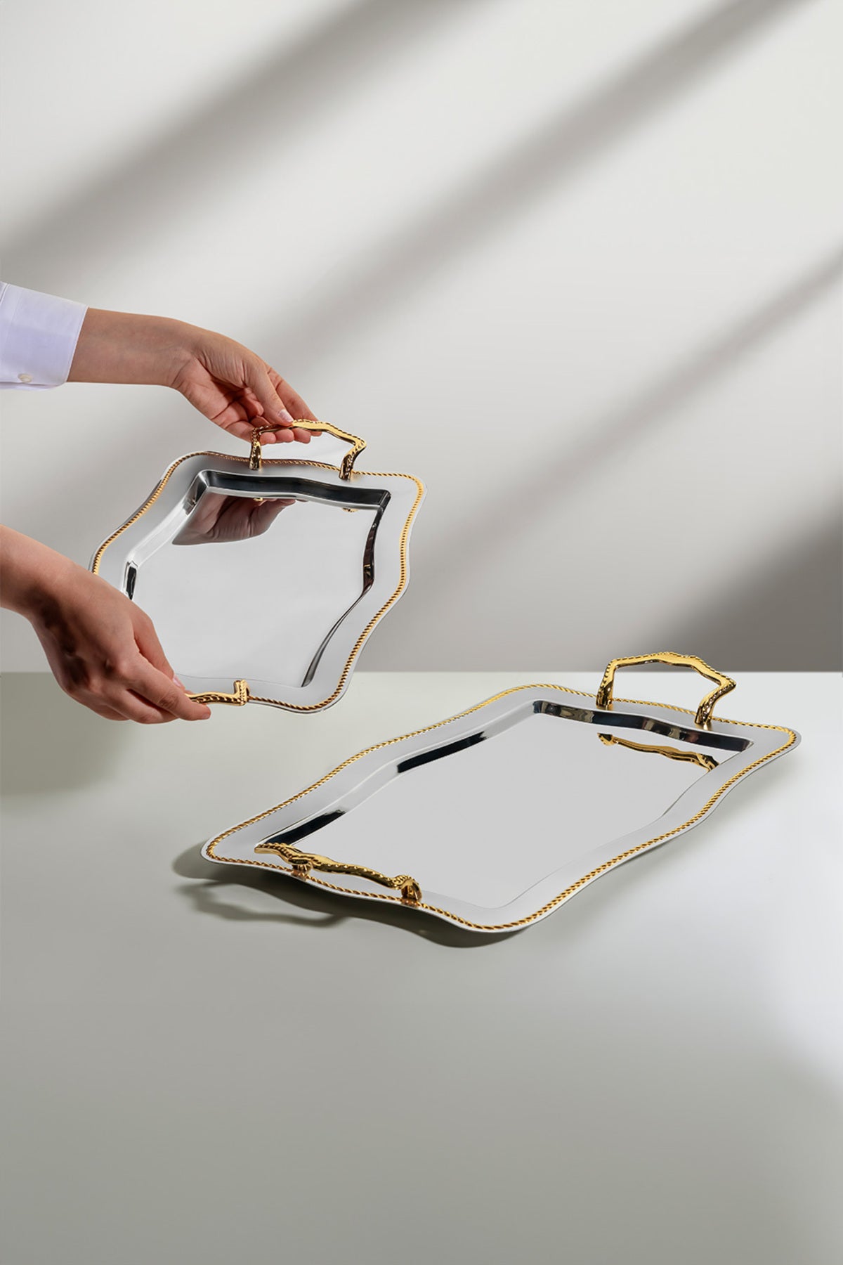 Chain 2-Piece Gold Satin Steel Tray Set